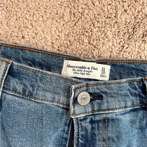 Abercrombie Ankle Straight Distressed Jeans - Picture 3 of 3